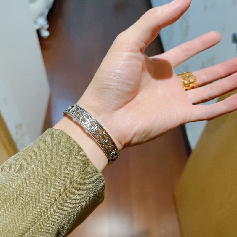 Ba1en*iaga bracelets